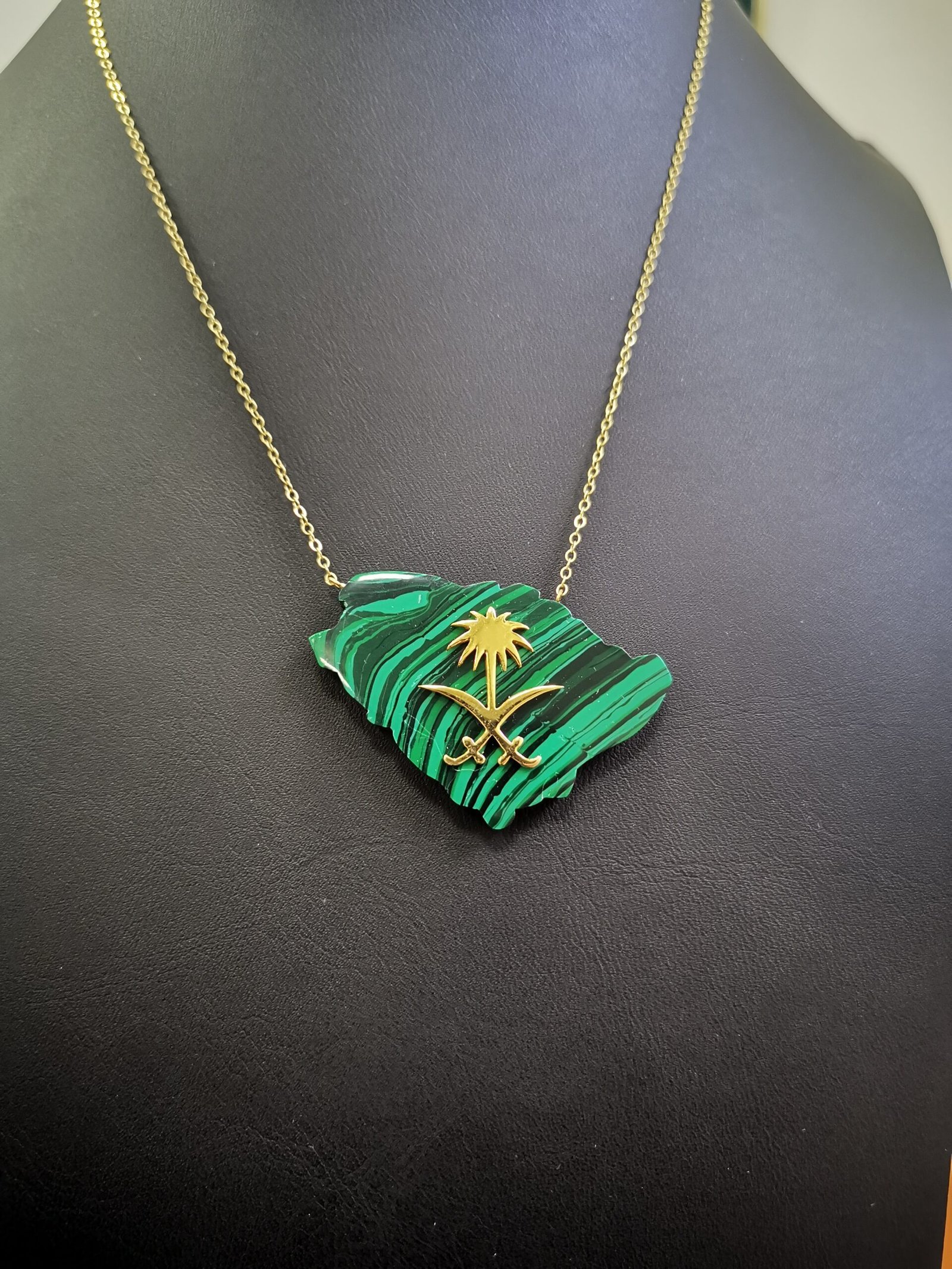 hdr Saudi Map Pendant with Gold - الصورة 1