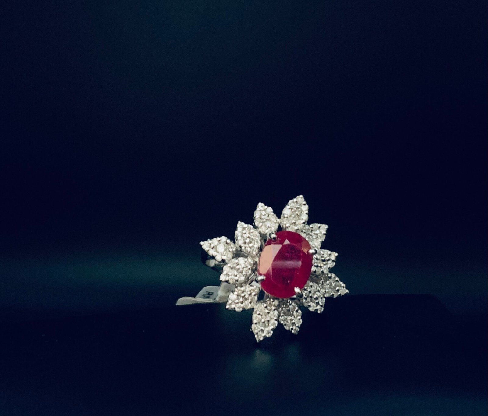 1674118434-IMG_E3235 Diamond Ring on 18 K White Gold With red Stone - الصورة 1