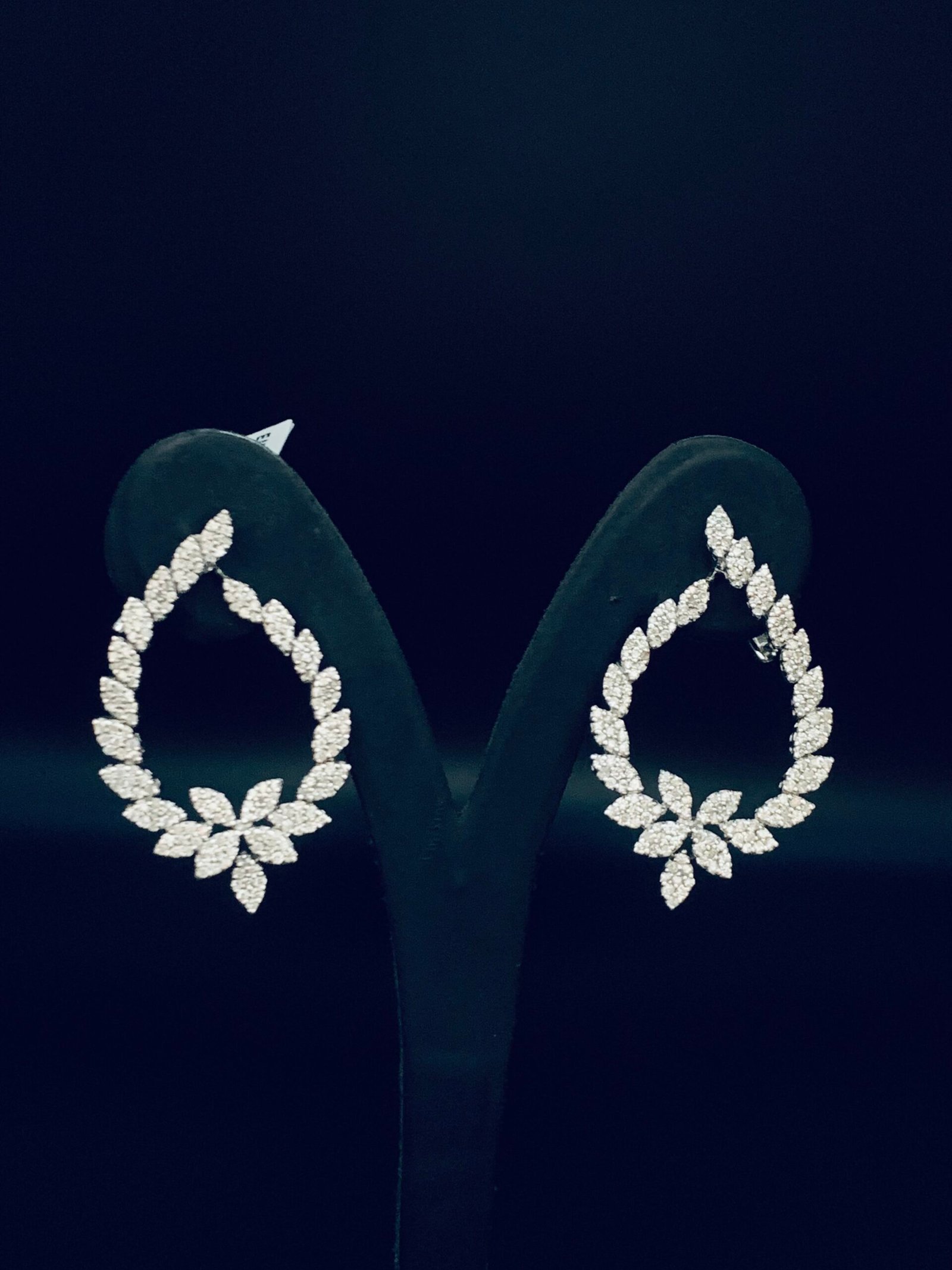 1674122894-IMG_E3243 Diamond Earrings on 18 K White Gold 2.410 - الصورة 1