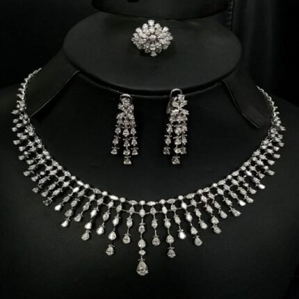 Diamond Solitaire Full Set on 18 K White Gold