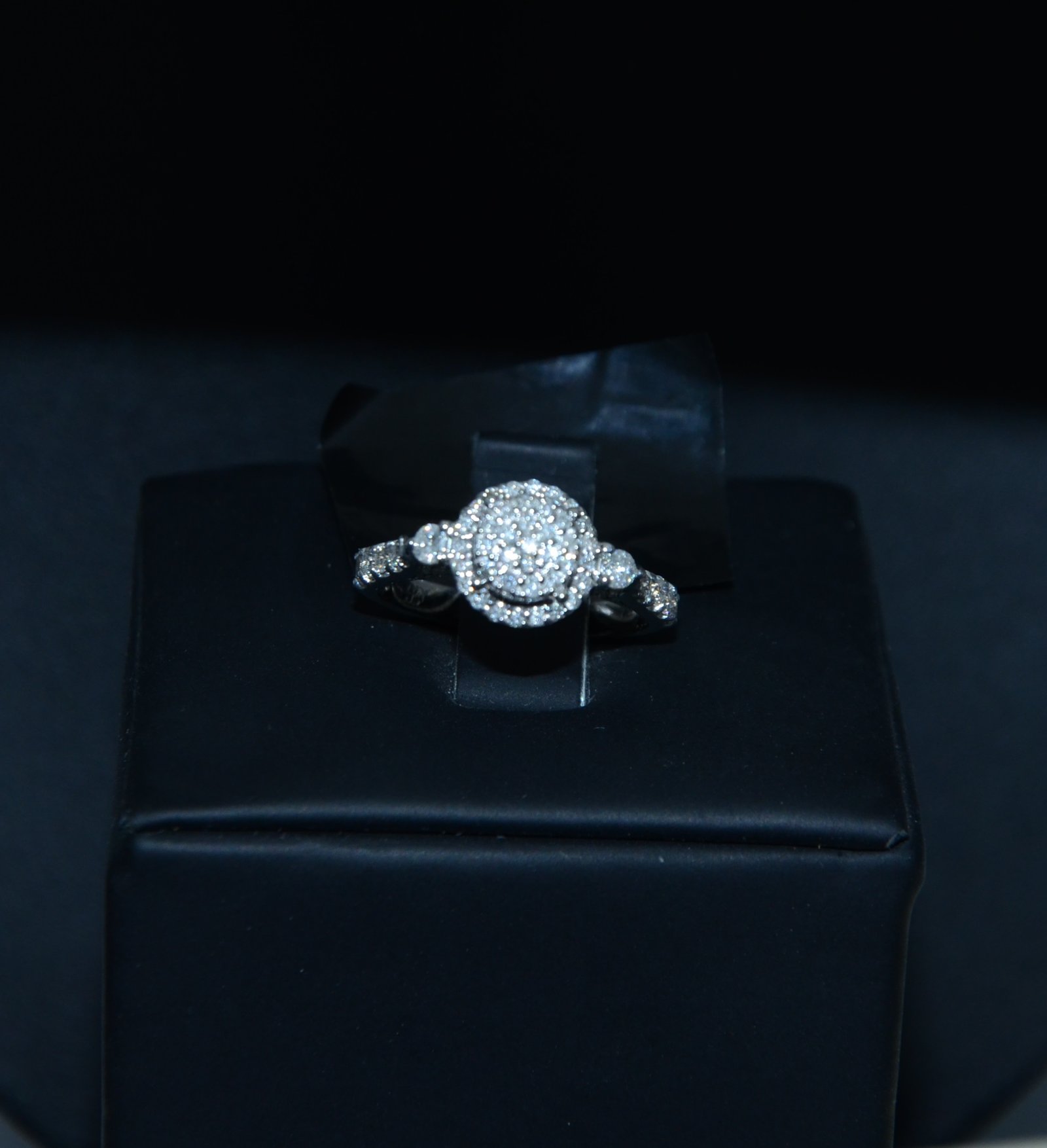 DSC_8141 Diamond Ring on 18 K White Gold - الصورة 1